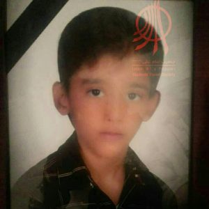 آرمین ۱۱ ساله، که در میان فقر خانواده و اعتیاد پدر با خوردن یک ورق قرص متادون، خودکشی کرد و جان داد.