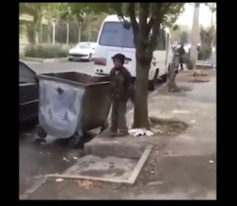 رفتار اهانت آمیز با کودک زباله گرد