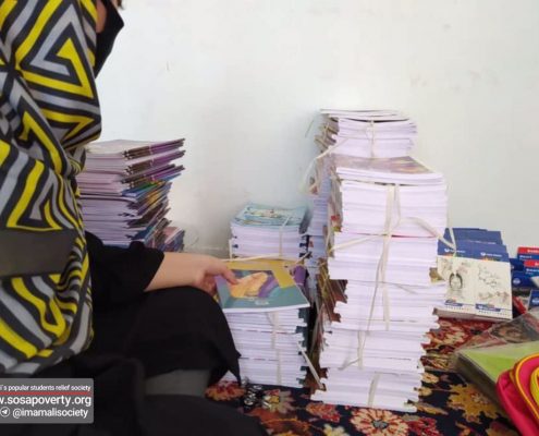 اهدا لوازم تحریر به کودکان مناطق حاشیه در طرح از مهر بگو